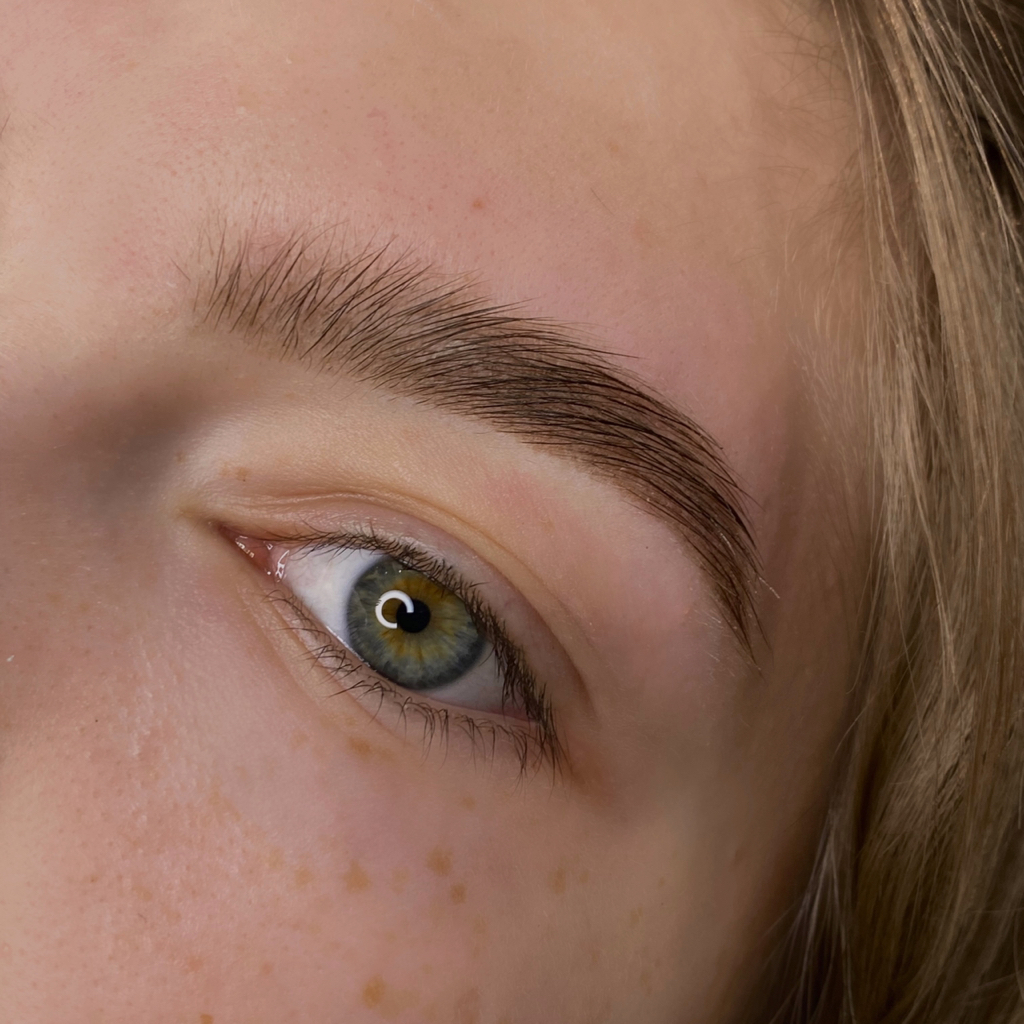 Коррекция бровей без окрашивания