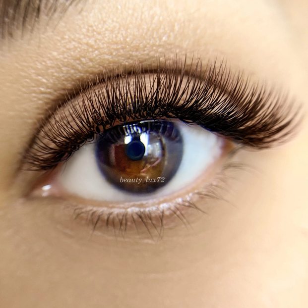 Наращивание ресниц 2,5D объём