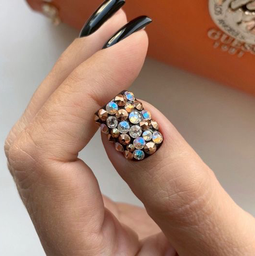 Царь ноготь Swarovski