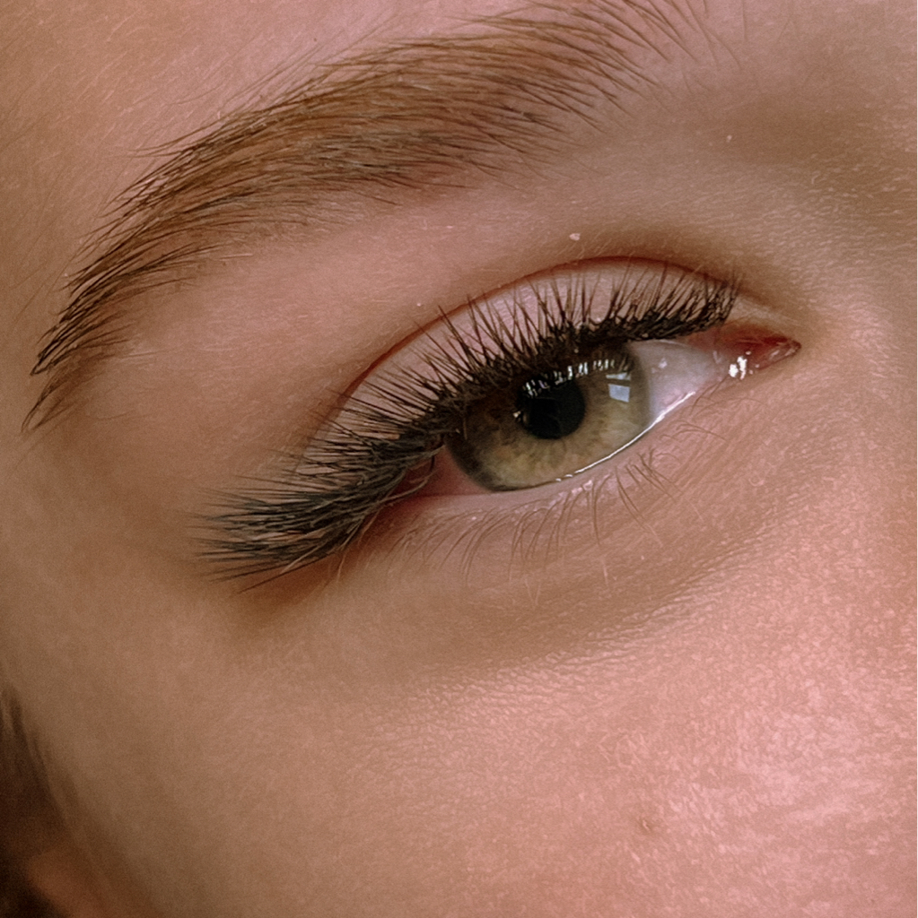 •Наращивание ресниц 3D•