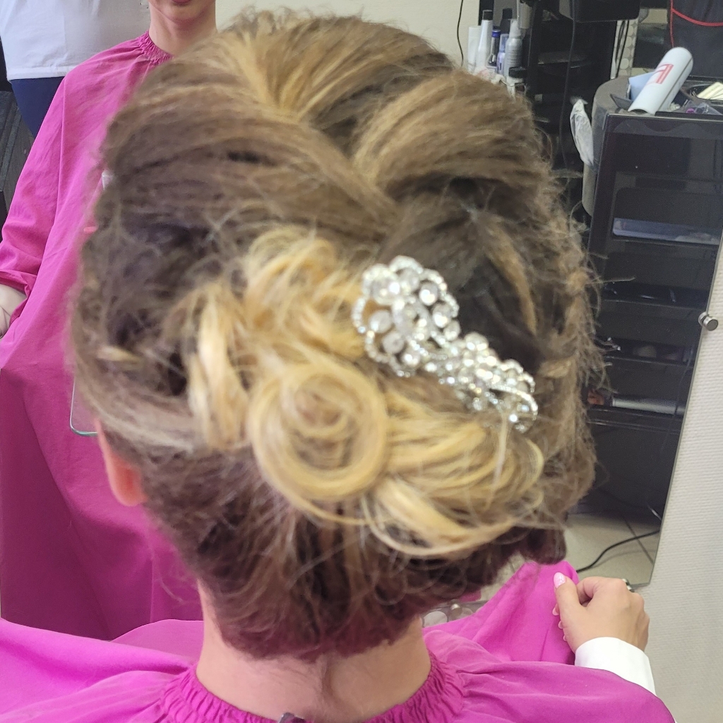 Укладка и прическа