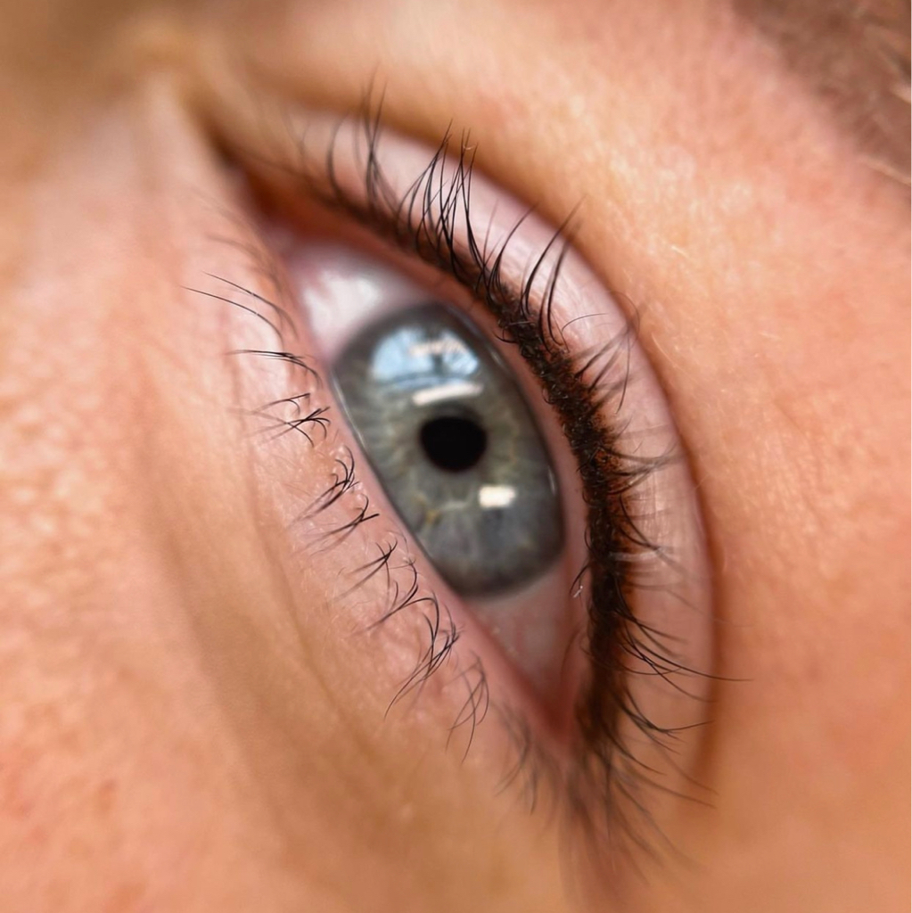 Перманентный макияж век (межресничка)