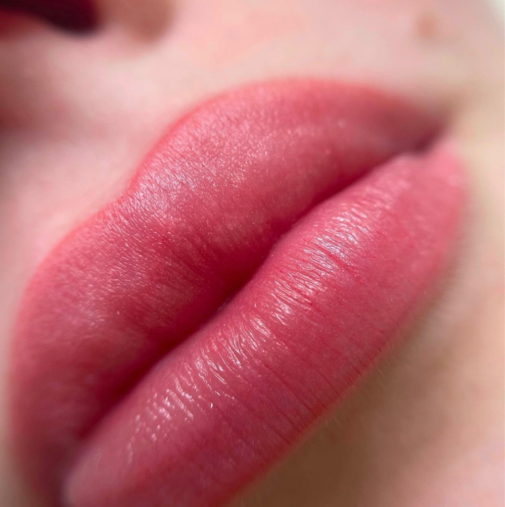 Перманентный макияж губ