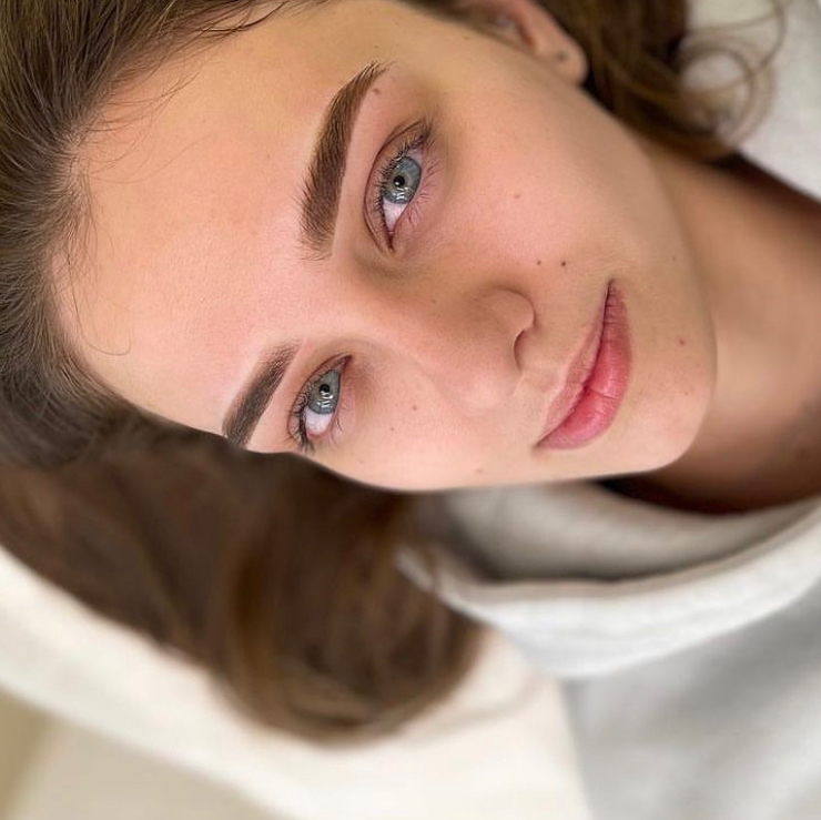 Перманентный макияж бровей