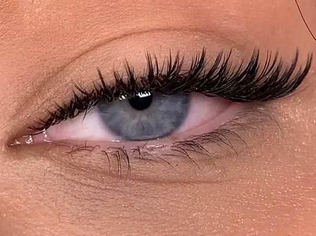 Снятие нарощенных ресниц с последующим наращиванием