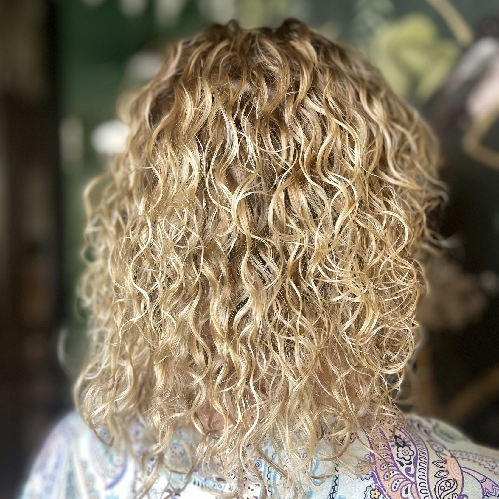 Биозавивка+ стрижка(на сред.дл.волос), без стоимости материала