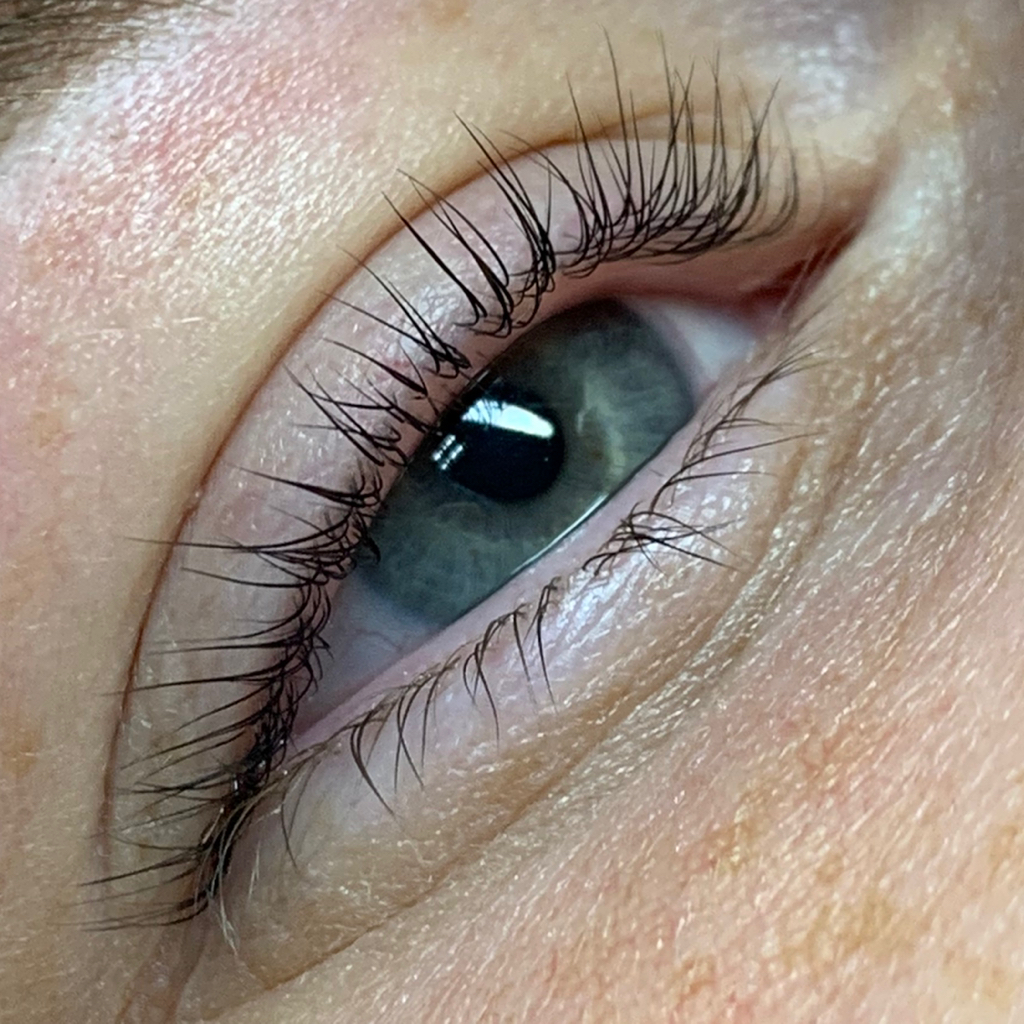 Окрашивание ресниц