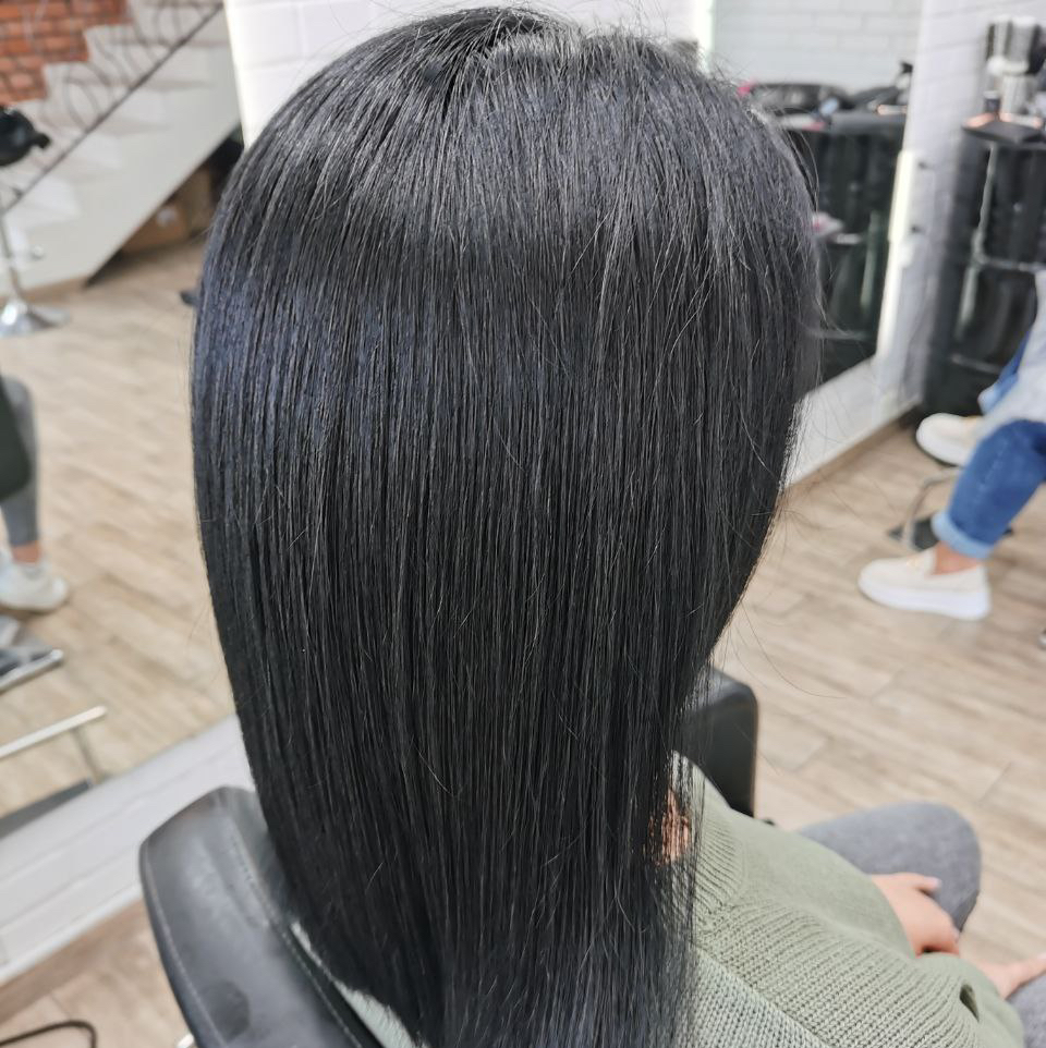 Окрашивание в один тон(средняя длина волос)