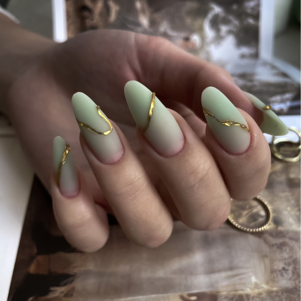 Наращивание ногтей