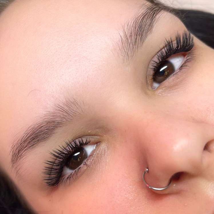 Наращивание нижних ресниц