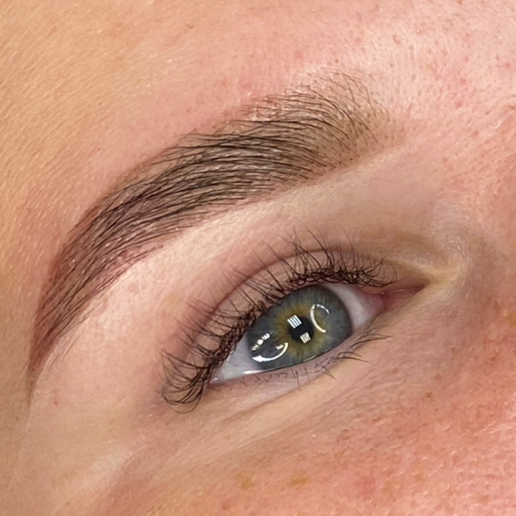 Оформление бровей