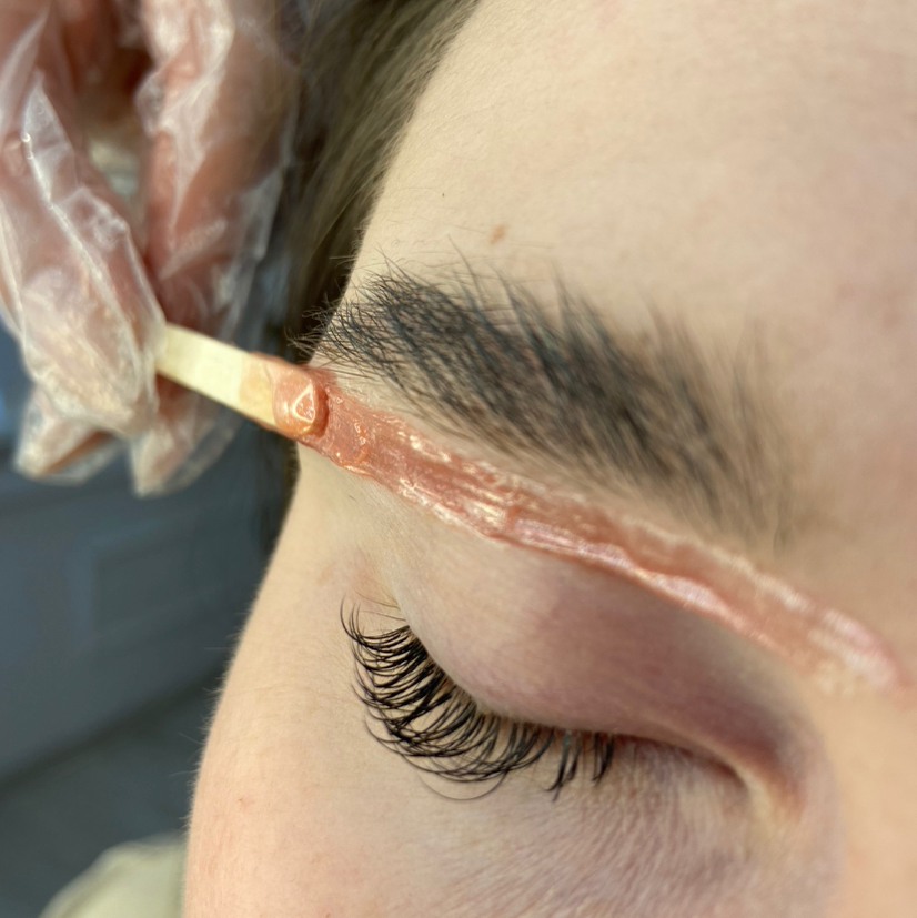 Коррекция бровей