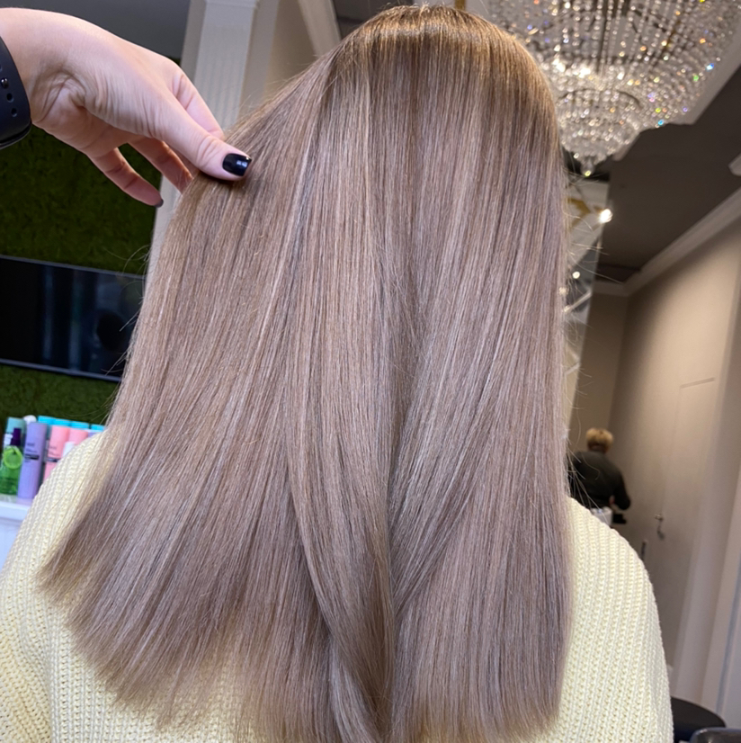 Техника современного мелирования          

Короткие 5000        
Средняя 7000  
Длинные-9000

Доплата за густоту 1000