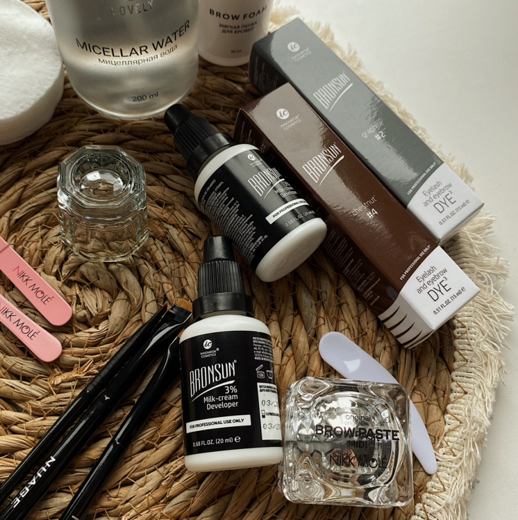 Депиляция воском нежелательных волос на лице