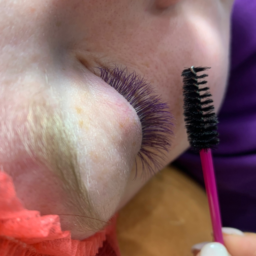 Наращивание цветных ресниц