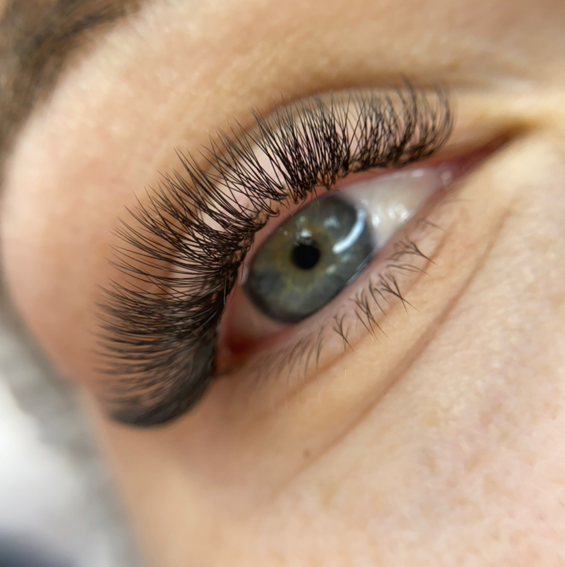 Наращивание ресниц 3д