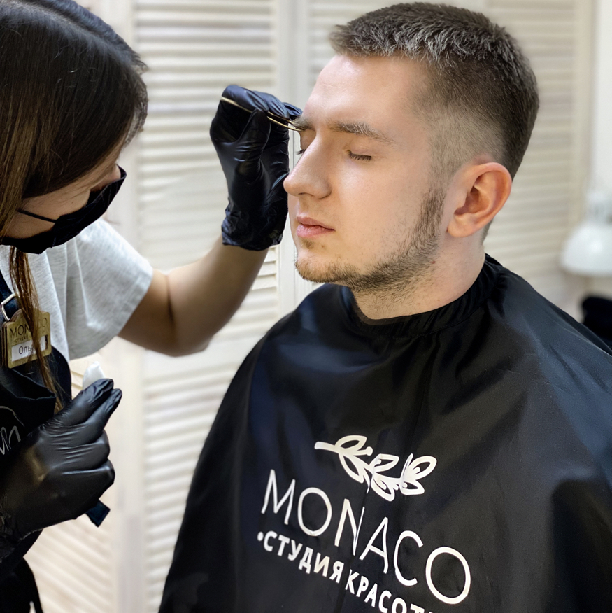 Оформление мужских бровей