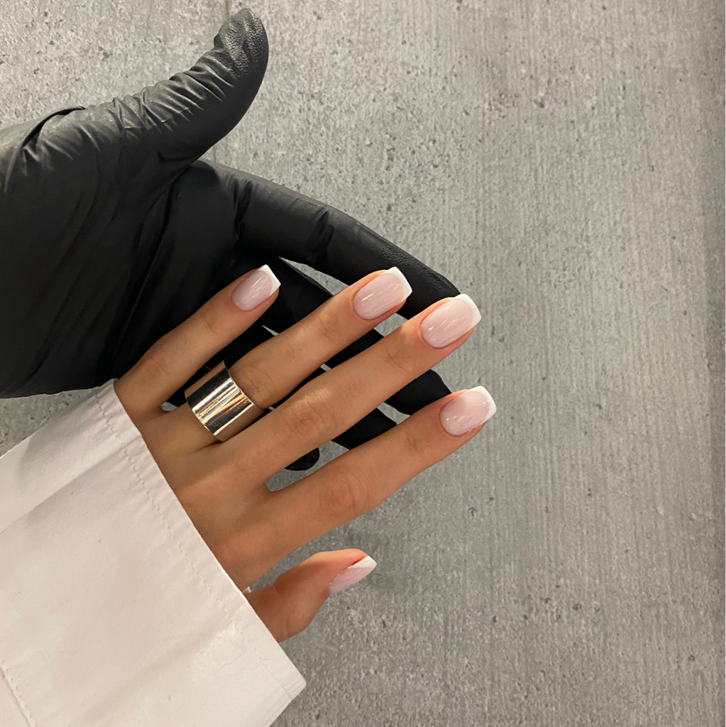 Manichiura french, gel și gel lac.