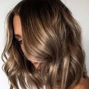 Окрашивание  на волосах средней длины в один тон от линии каре до лопаток