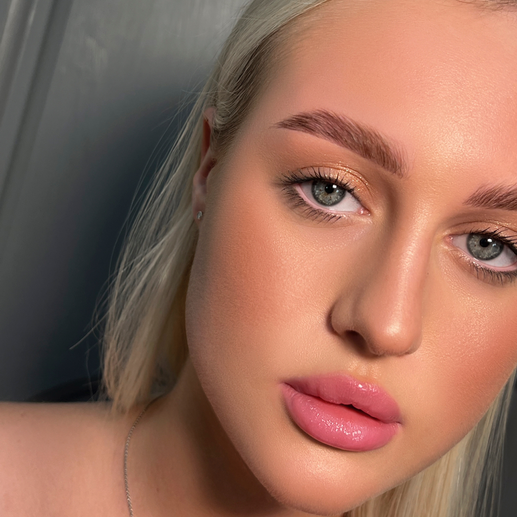 Комплекс 1 коррекция (воск/пинцет) + окрашивание бровей + ламинирование +Bolox