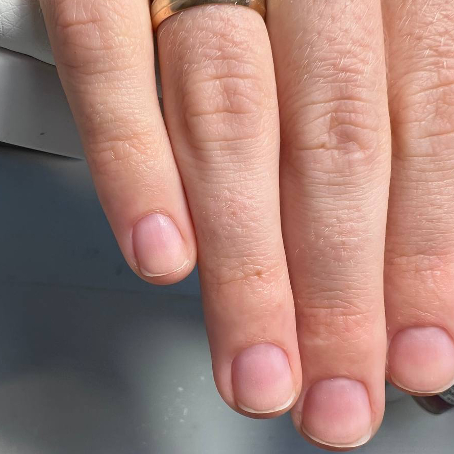 (Маникюр комбинированный)