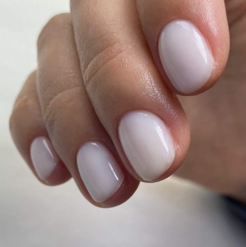 Маникюр с однотонным покрытием