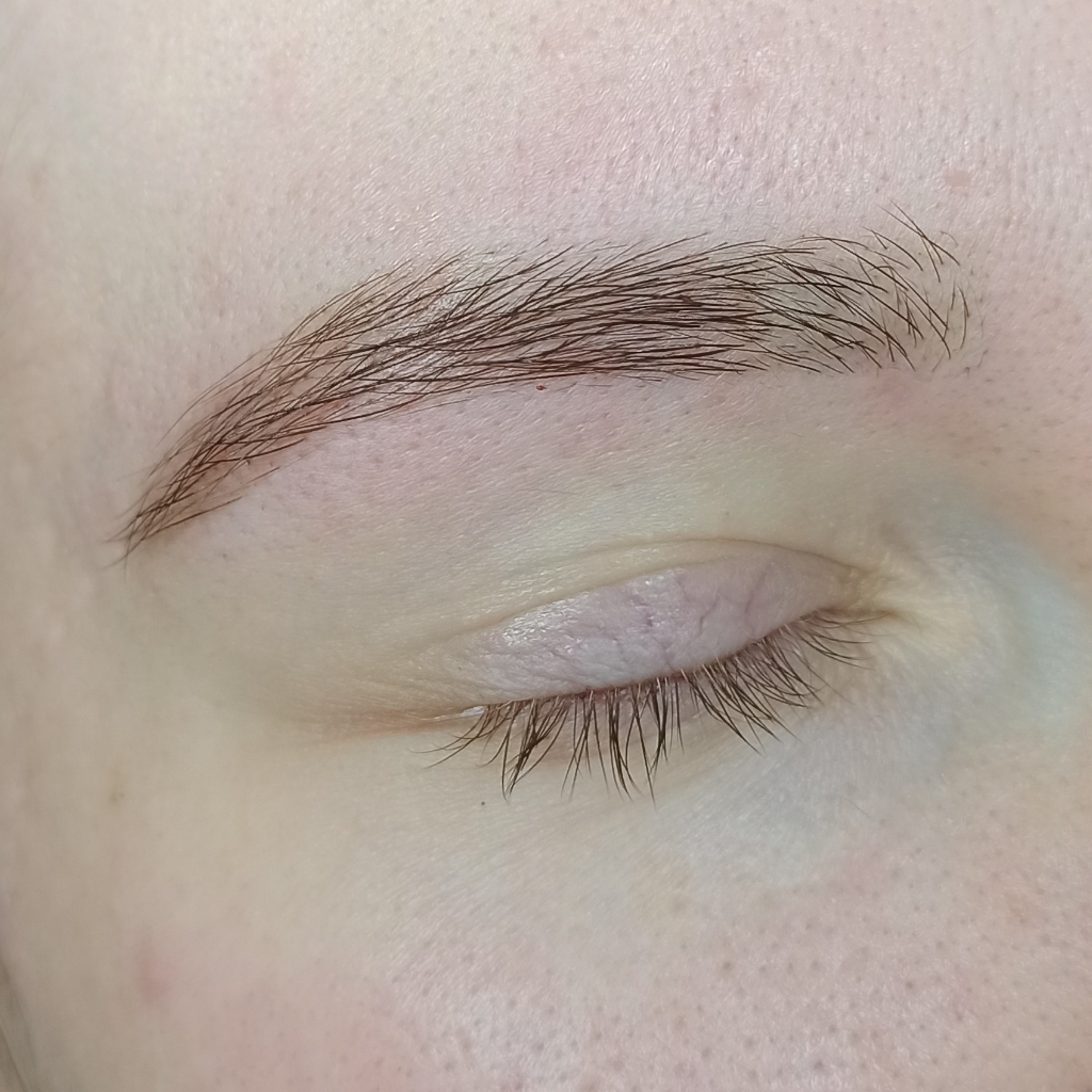 Коррекция бровей