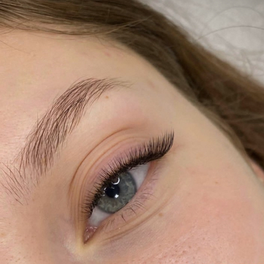 Наращивание ресниц 2D объём