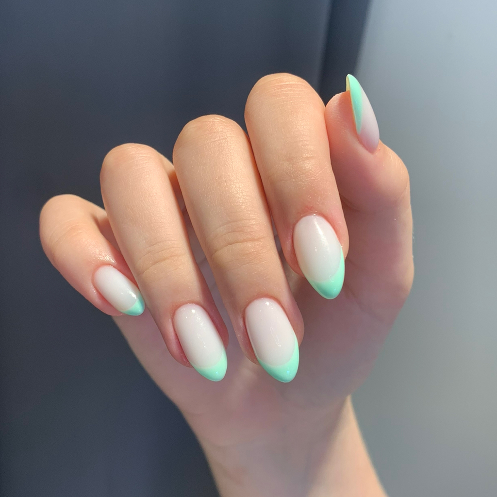 Гелевая коррекция+аппаратный(комбинированный)  маникюр+однотонное покрытие гель-лак (снятие предыдущего покрытия и все виды топов входят в стоимость)