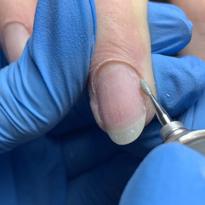 Аппаратный маникюр