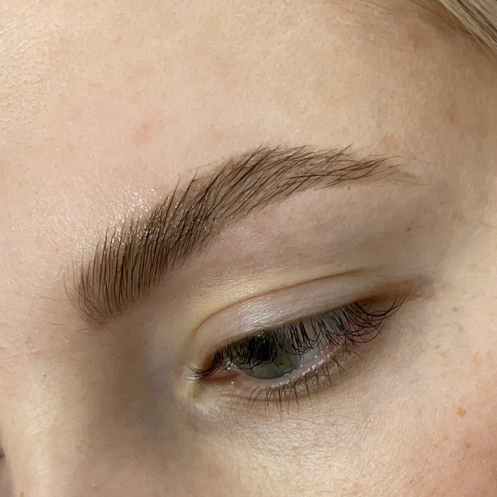 Коррекция бровей