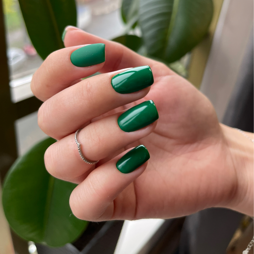 Маникюр с покрытием гель-лак+восстановление архитектуры ногтей