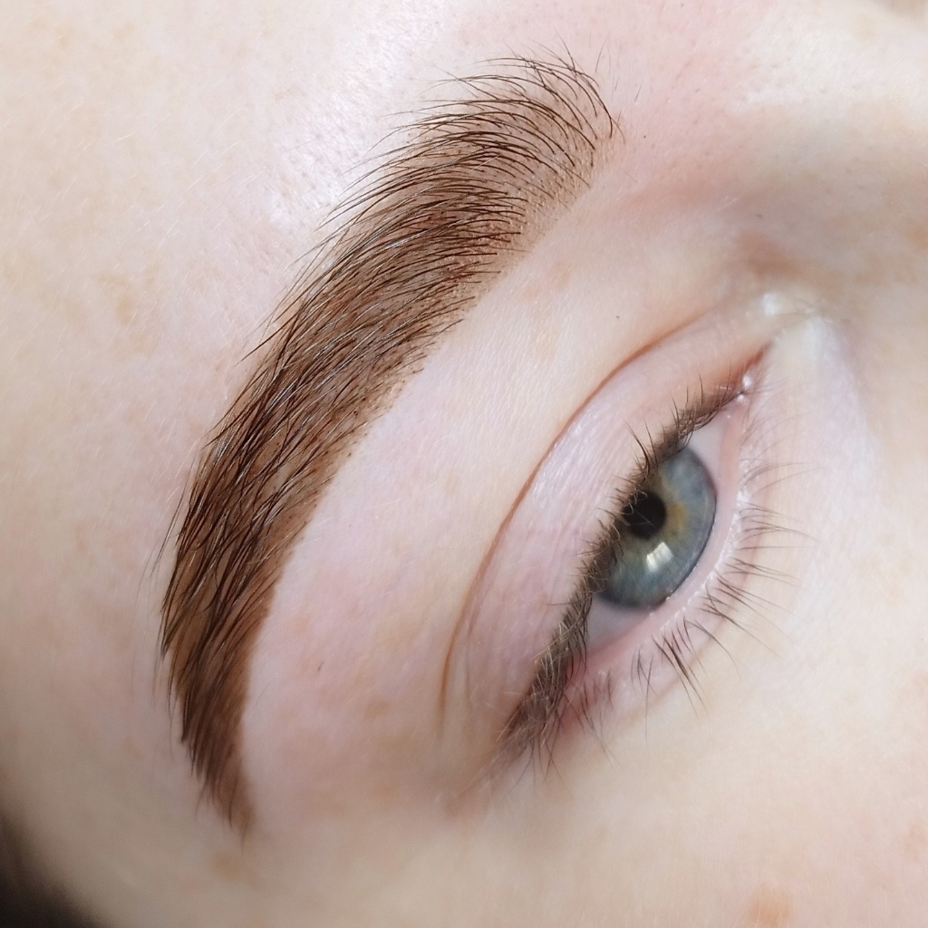 Комплекс коррекция +окрашивание бровей