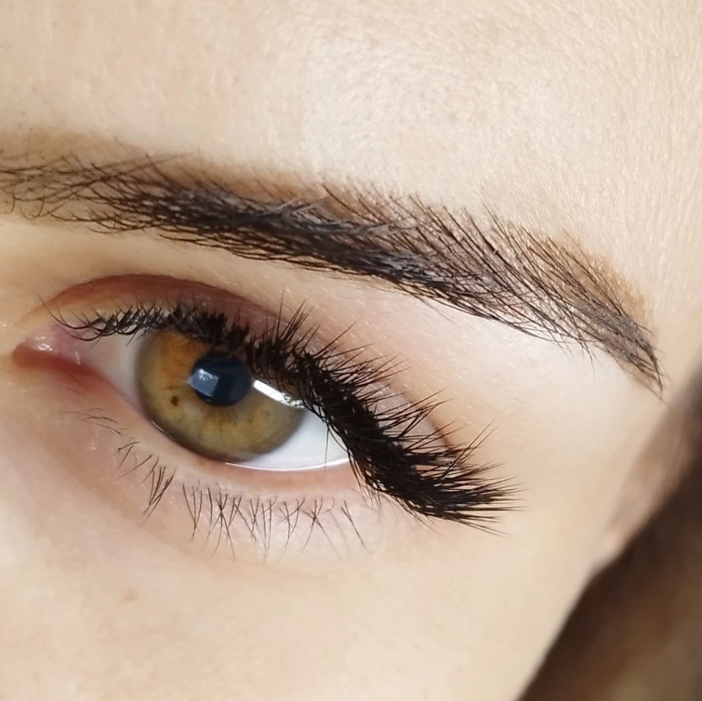 Коррекция бровей