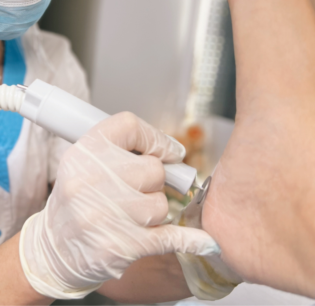 Педикюр европейский ( цена без снятия и покрытия)