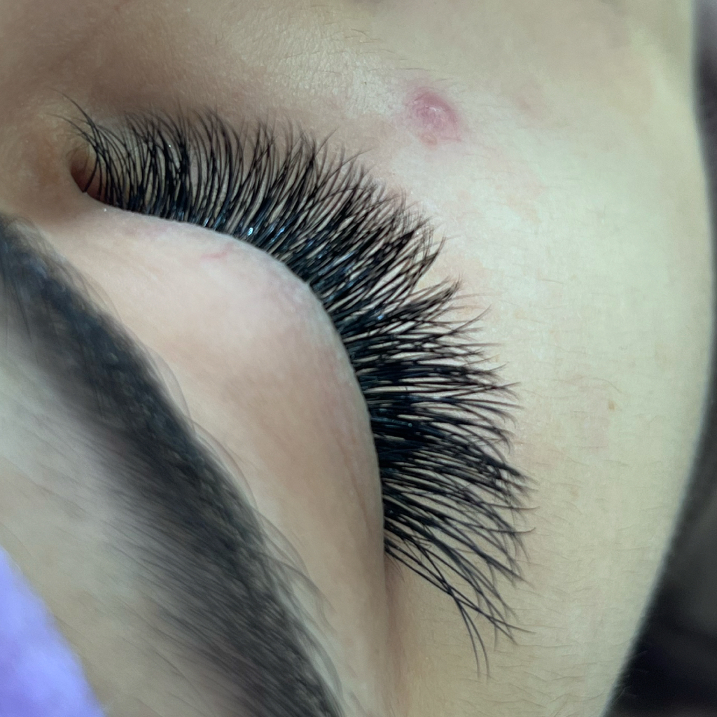 Наращивание ресниц класика