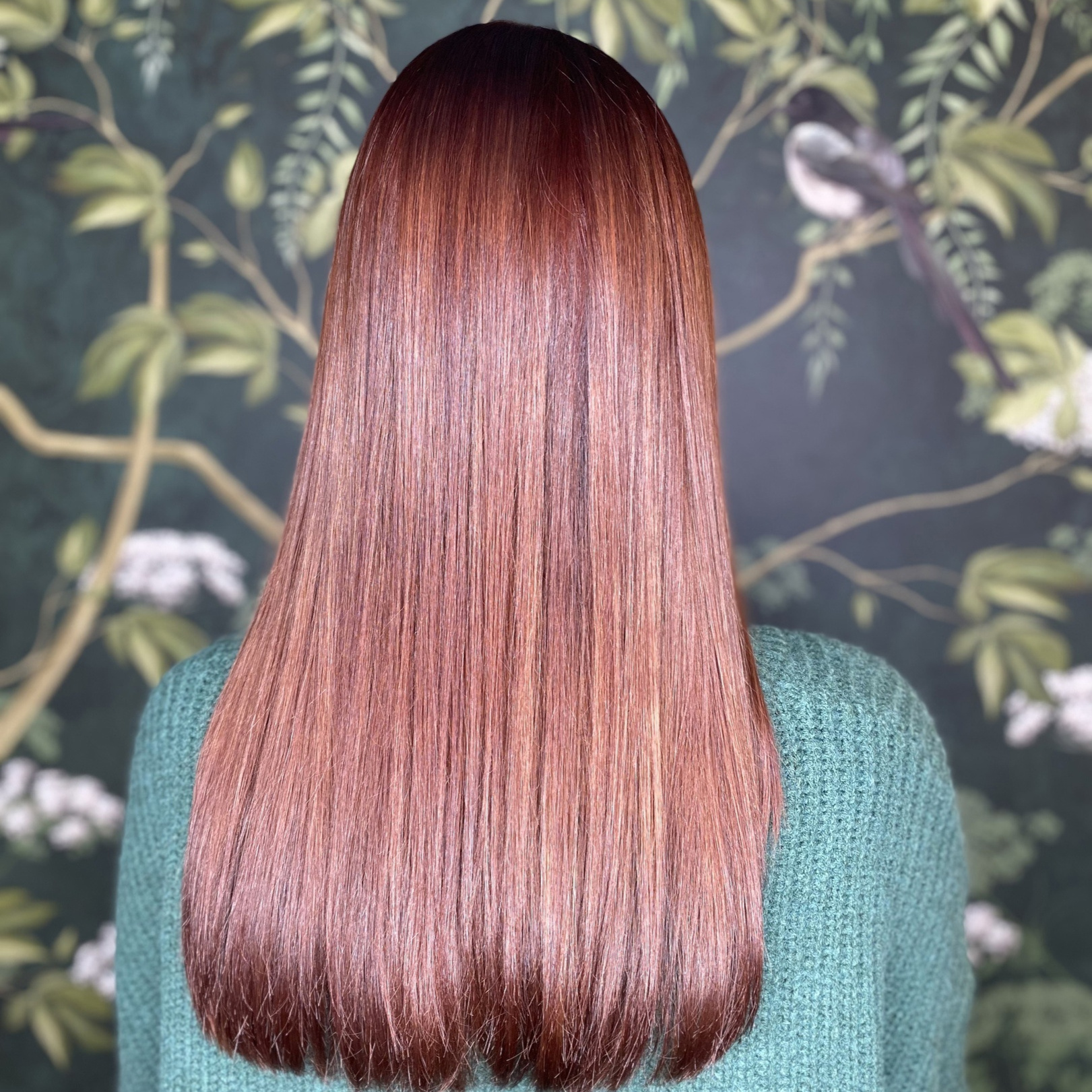 КОМБО 3 в 1: Окрашивание в один тон + стрижка + материалы (Волосы ниже плеч)