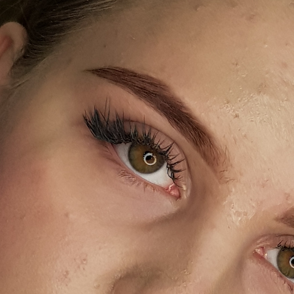 Окрашивание бровей