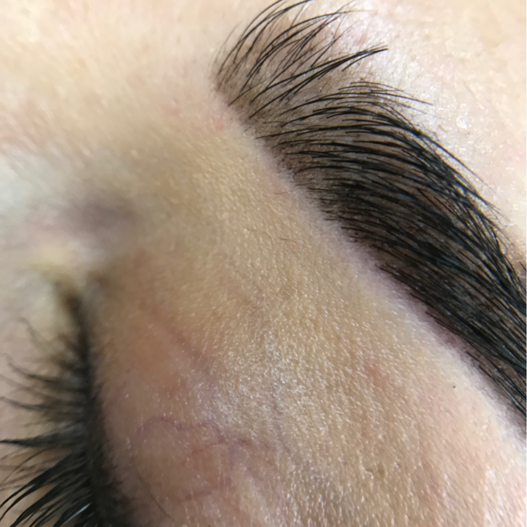 Окрашивание бровей