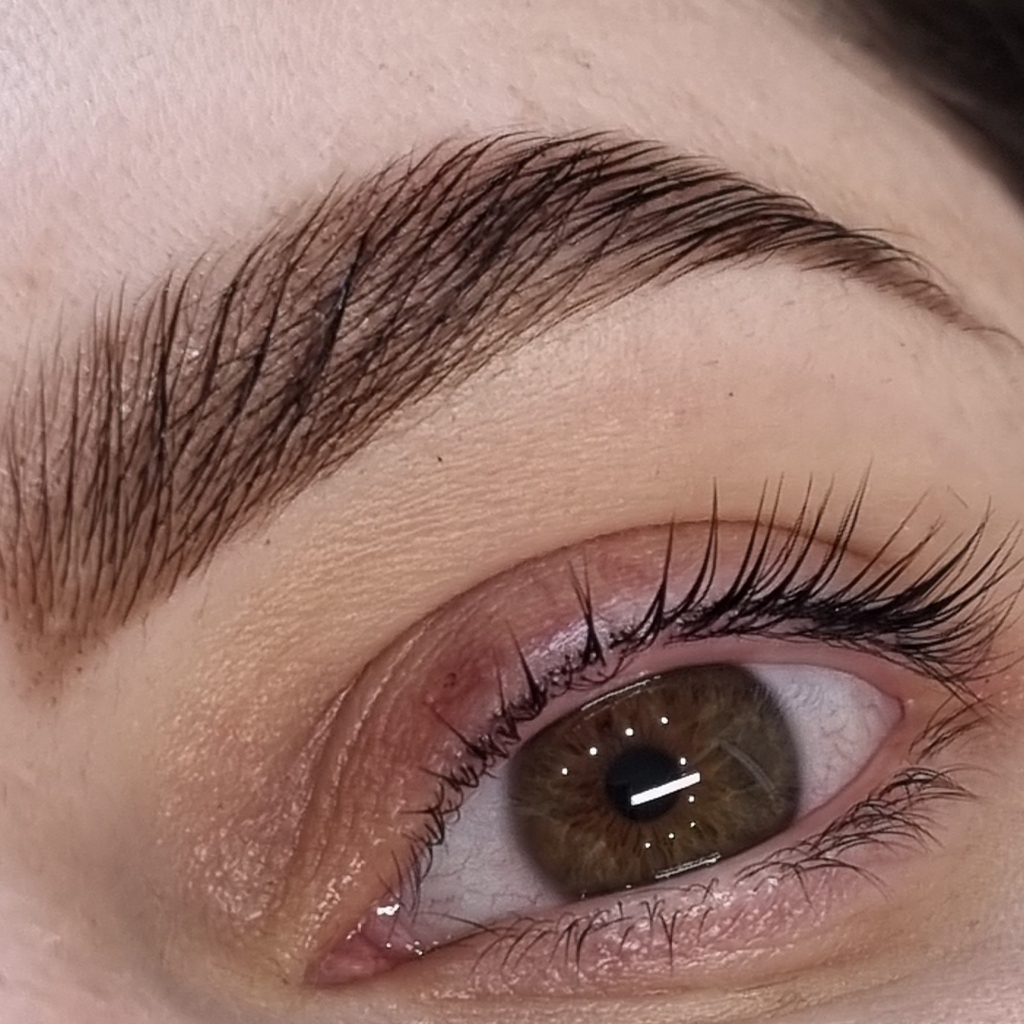 Коррекция бровей