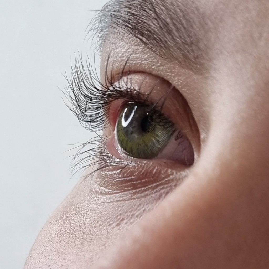 Окрашивание ресниц и Уход (питание, увлажнение, укрепление).