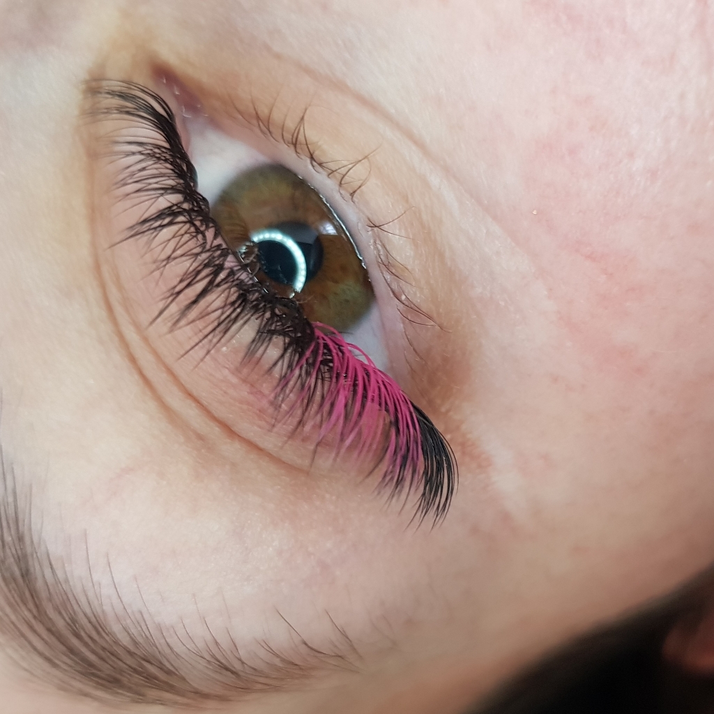 Изгибы ресниц L,M,
Эффект Лучики,мокрый эффект
Цветные ресницы и стразы 
Омбре.