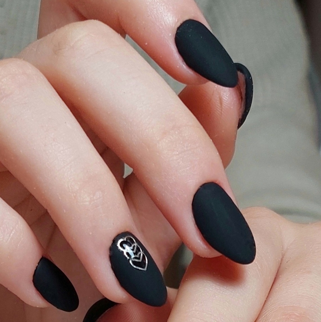 Коррекция нарощеных ноготков