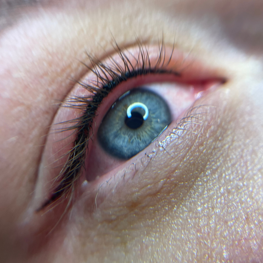 Перманент межресничного пространства со стрелочкой