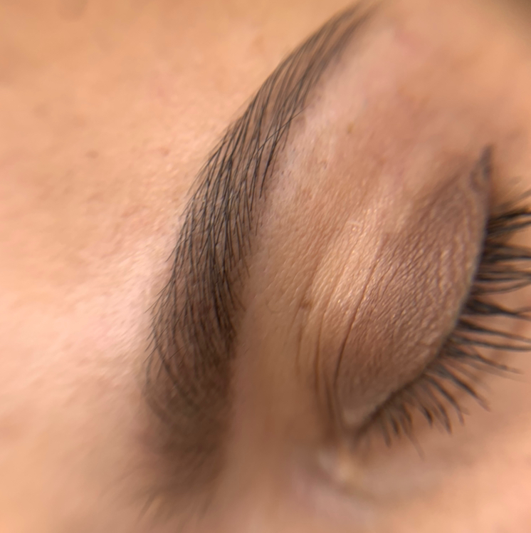 Перманентный макияж бровей