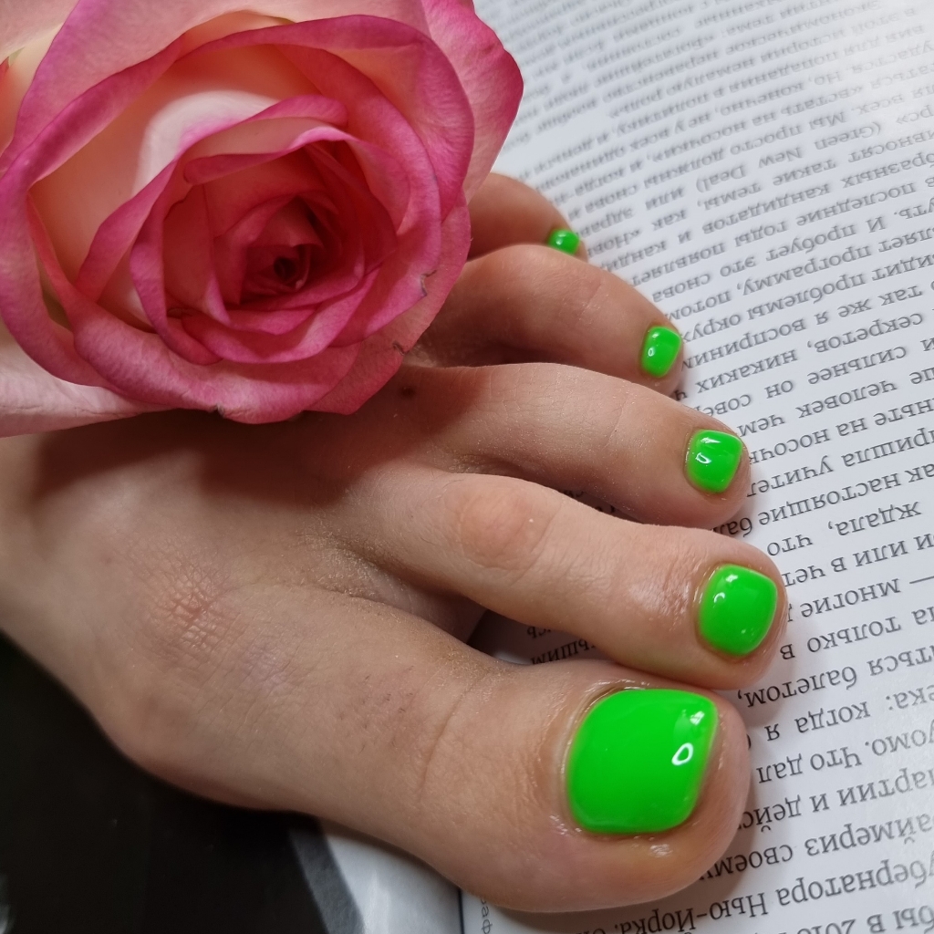 Аппаратный педикюр (обработка пальчиков) с покрытием гель-лаком