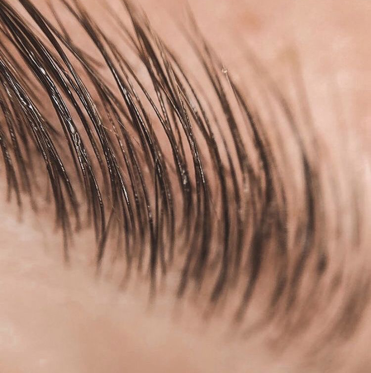 Оформление бровей без окрашивания