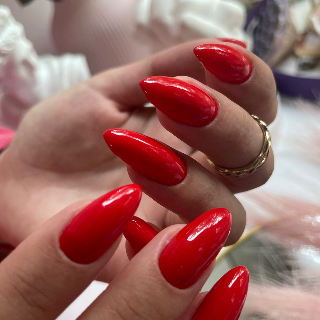 Нарашивание ногтей с покрытием