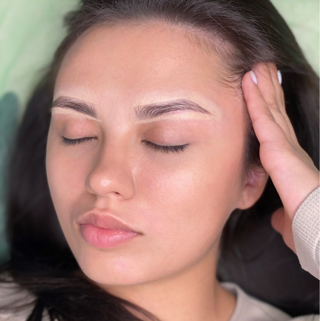 Перманентный макияж бровей