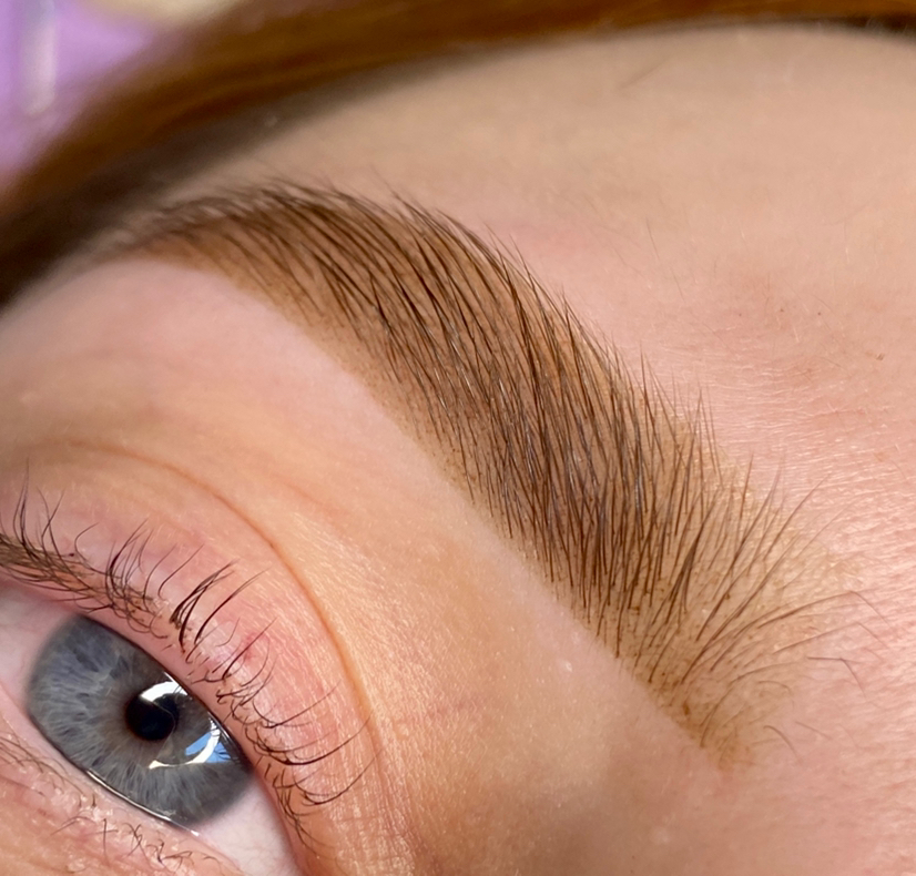 Моделирование, коррекция и окрашивание бровей